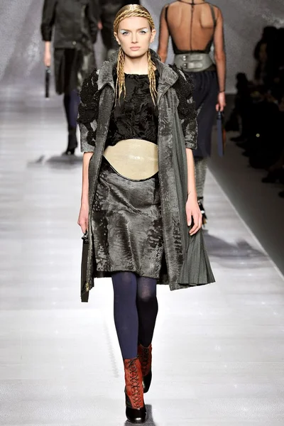Look 32